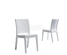 Beau fauteuil en rotin blanc