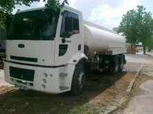 Camions citernes d'eau