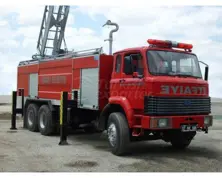 Camions de pompiers à échelle hydraulique