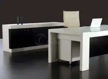 Белые исполнительные столы