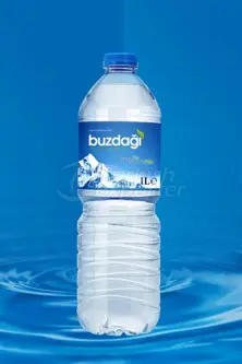 Пластиковая бутылочная вода 1LT