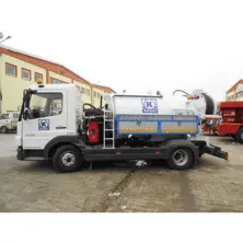 Canalization and Cleaning Vehicle