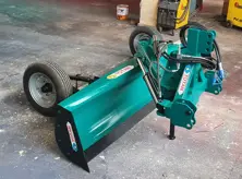 Leveling shovel with hydraulic and wheels