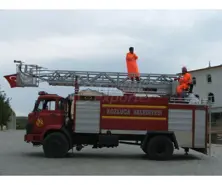 Camions de pompiers à échelle hydraulique