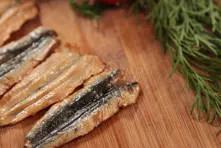 Filete de anchoa ahumado en caliente
